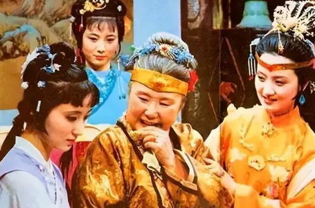 红楼梦中，王夫人为什么对林黛玉说王熙凤是&ldquo;凤姐姐&rdquo;？