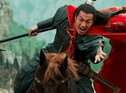 古代将军为什么要肩带披风 这个东西有什么作用