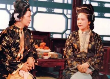 红楼梦中，王夫人婚后为何变了？