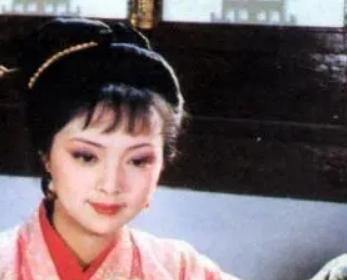 红楼梦中薛姨妈住进贾府的真实目的有哪些？