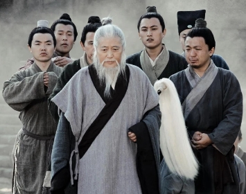 丘处机为什么打不过霍都？丘处机很弱吗？
