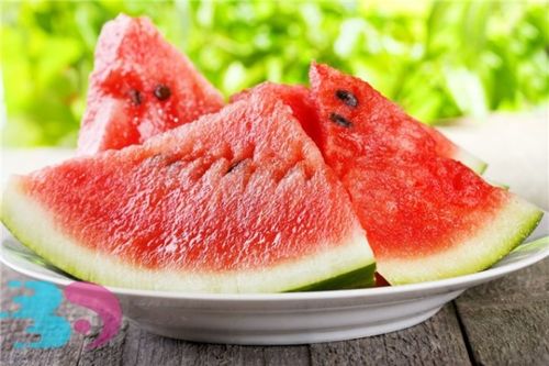西瓜孕妇早期可以吃吗(孕妇早期可以吃西瓜吗)